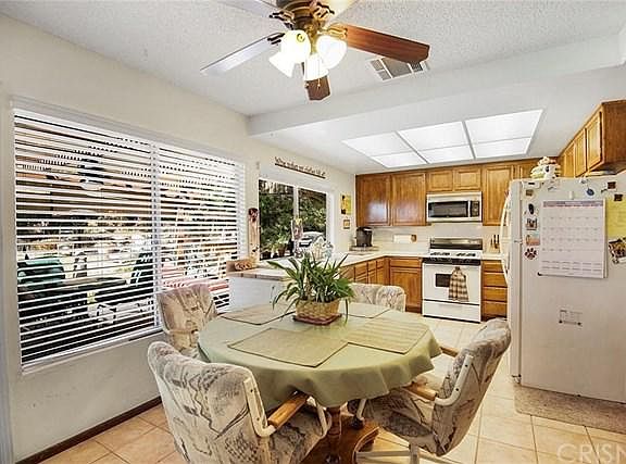 5th image of 28651 Kenroy Ave
