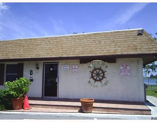Building Photo - 921 W Oak Ridge Rd #C