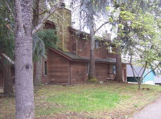 884 S 69th St, Springfield, OR 97478