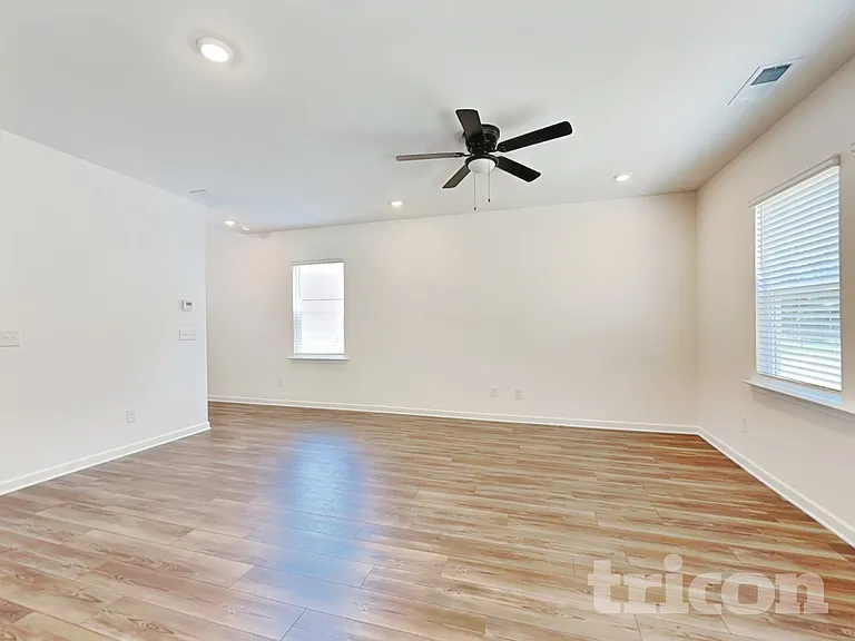 2448 Lennox Rd SE — Photo 4