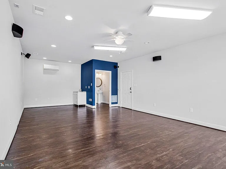 703 Skippers Ln — Photo 42