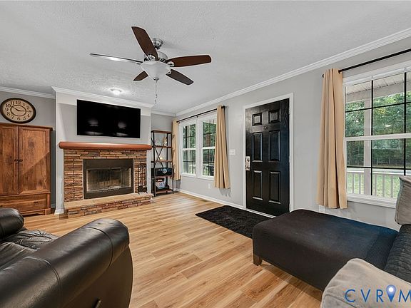 4th image of 123 Riverview Rd