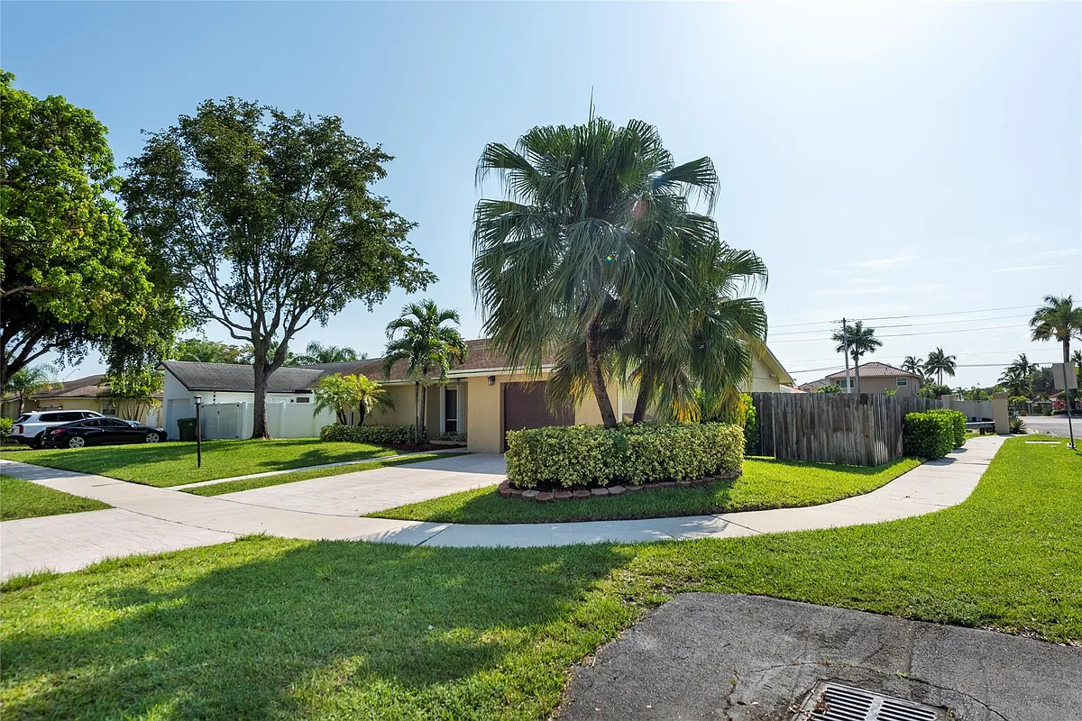 Building Photo - 2101 NW 101st Ter