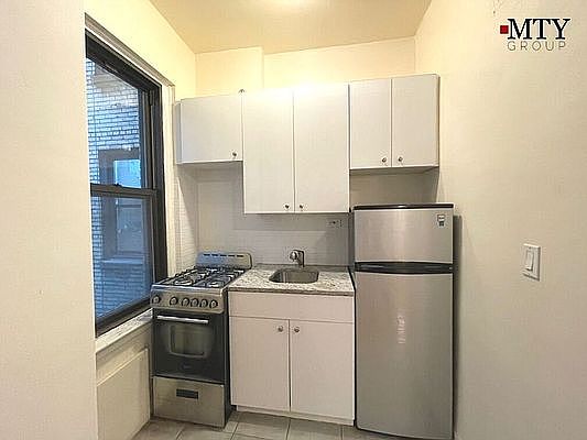 3rd image of 155 E 52nd St APT 6E