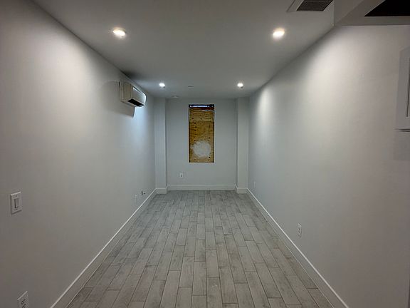 4th image of 1671 Popham Ave #1F