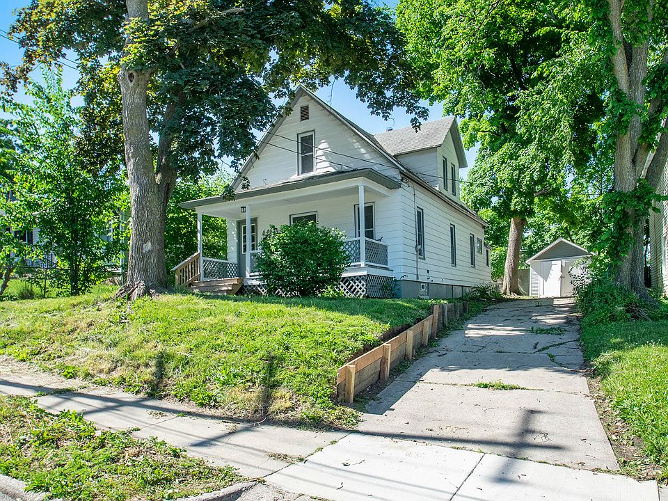 1st image of 645 Lydia St NE