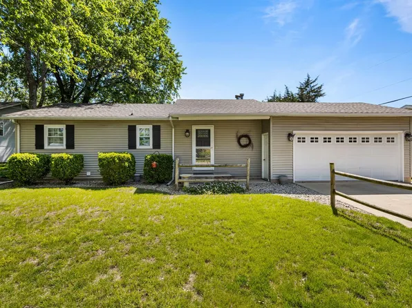 1106 Holiday Dr, Champaign, IL 61821