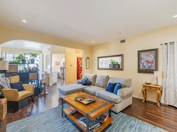 7211 Cozycroft Ave, Winnetka, CA