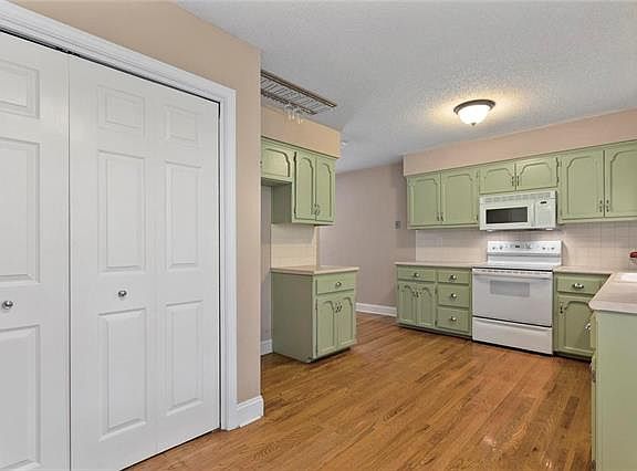 4th image of 9723 E Clarksboro Dr
