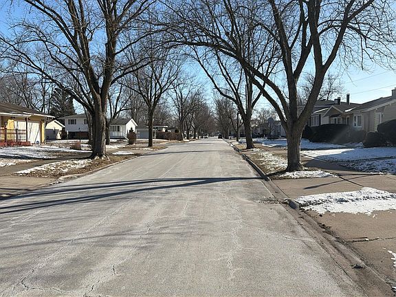 4th image of 2939 E 190th St