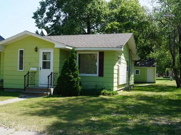 214 4th St NE, Barnesville, MN 56514