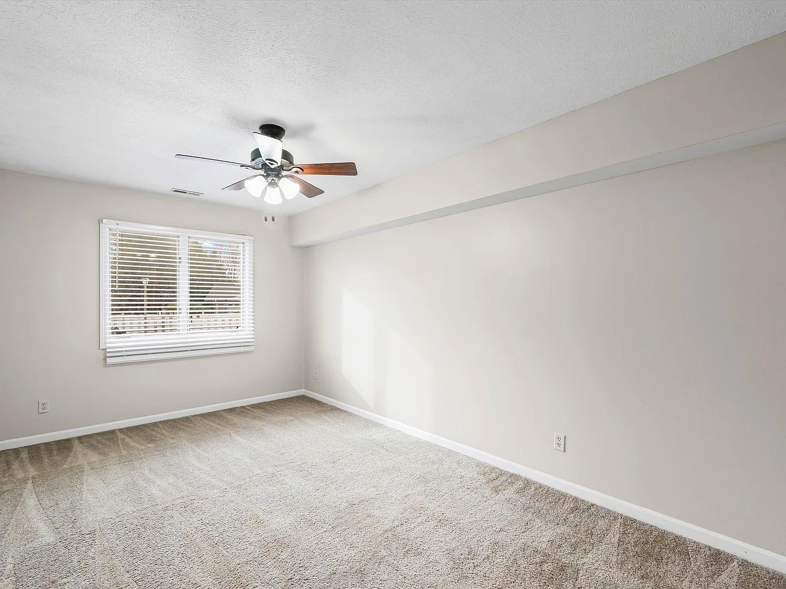 123 S. Regency Dr — Photo 3