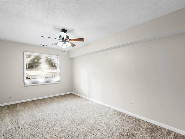 123 S Regency Dr — Photo 3