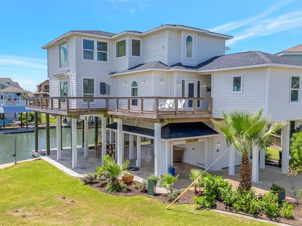 1303 Outrigger St, Tiki Island, TX 77554