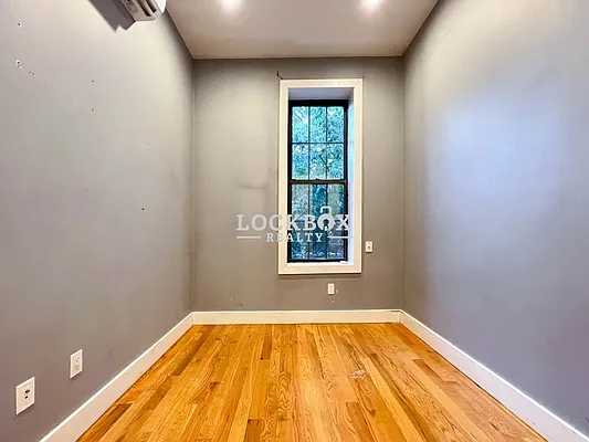 Rented by Lockbox Realty | media 15