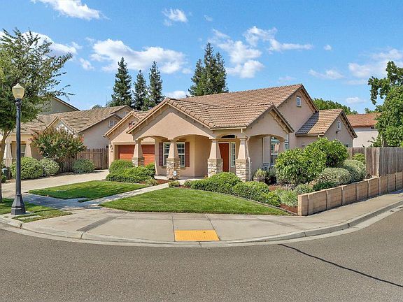 3rd image of 304 Shadow Creek Ave