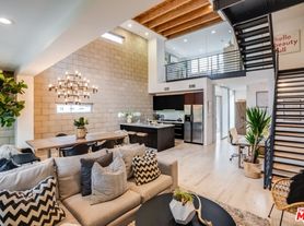 3450 Cahuenga Blvd W
