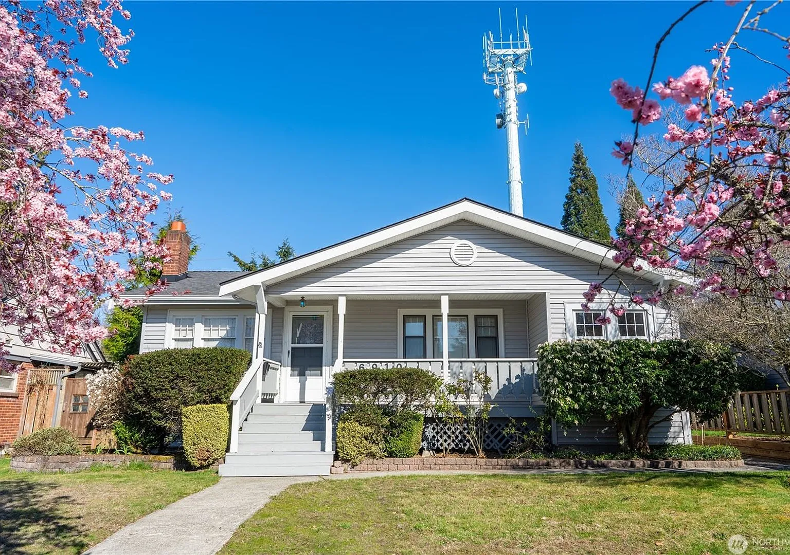 3Bd/2Ba Seattle Home — Photo 4