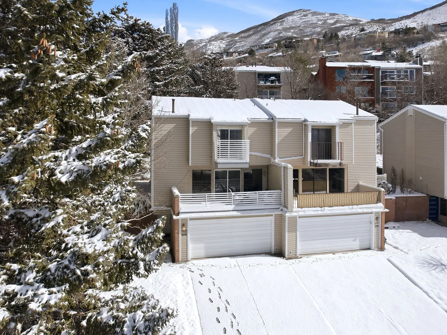 3 bed, 2.5 bath, 1900 sqft, $2,950 — Photo 3
