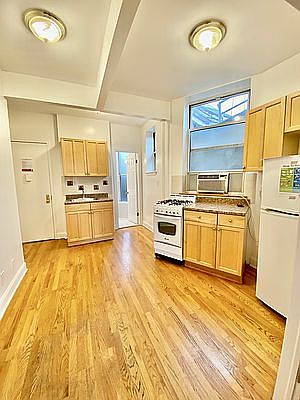 5th image of 63 E 7th St APT 18