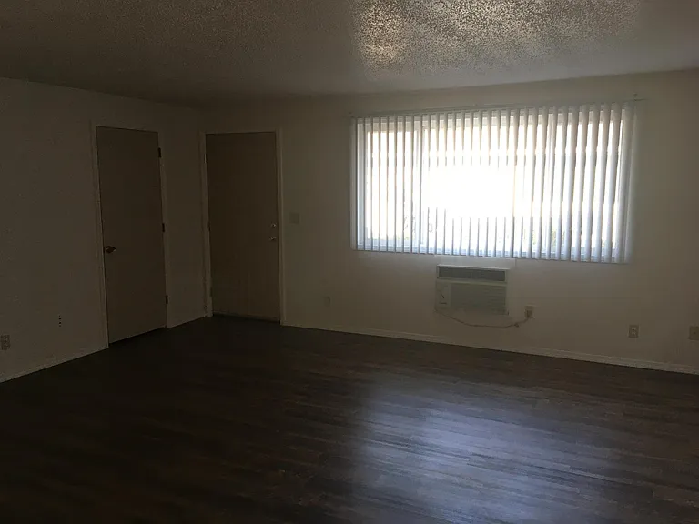 4808 W Chestnut Ave — Photo 3