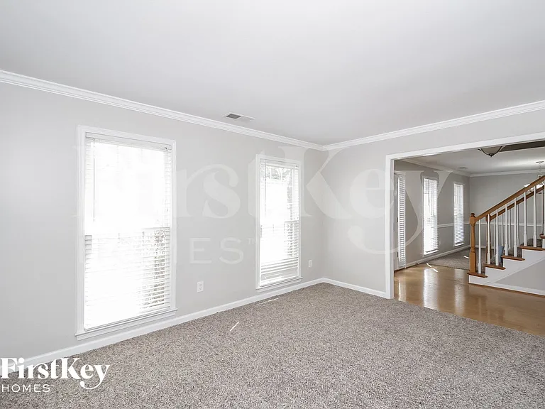 668 Hunters Trce — Photo 8