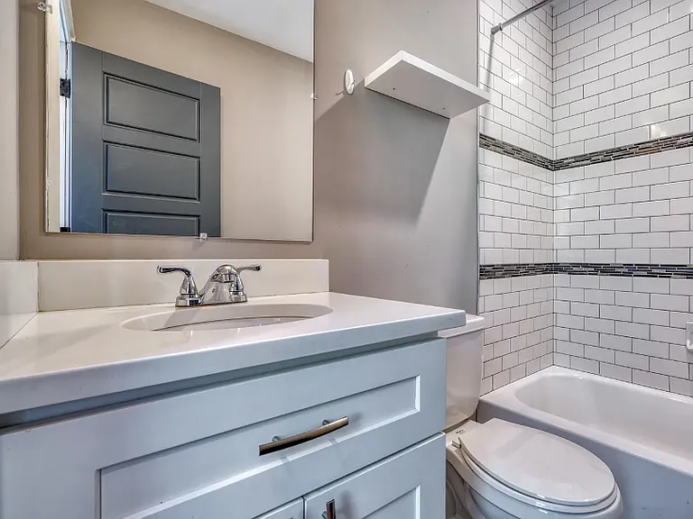 807 Light St #A — Photo 10