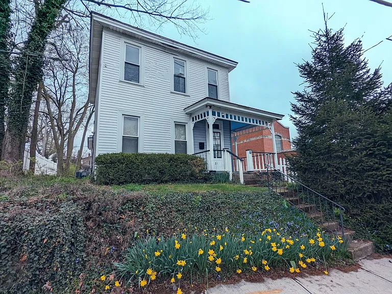35 E Arcadia Ave — Photo 1
