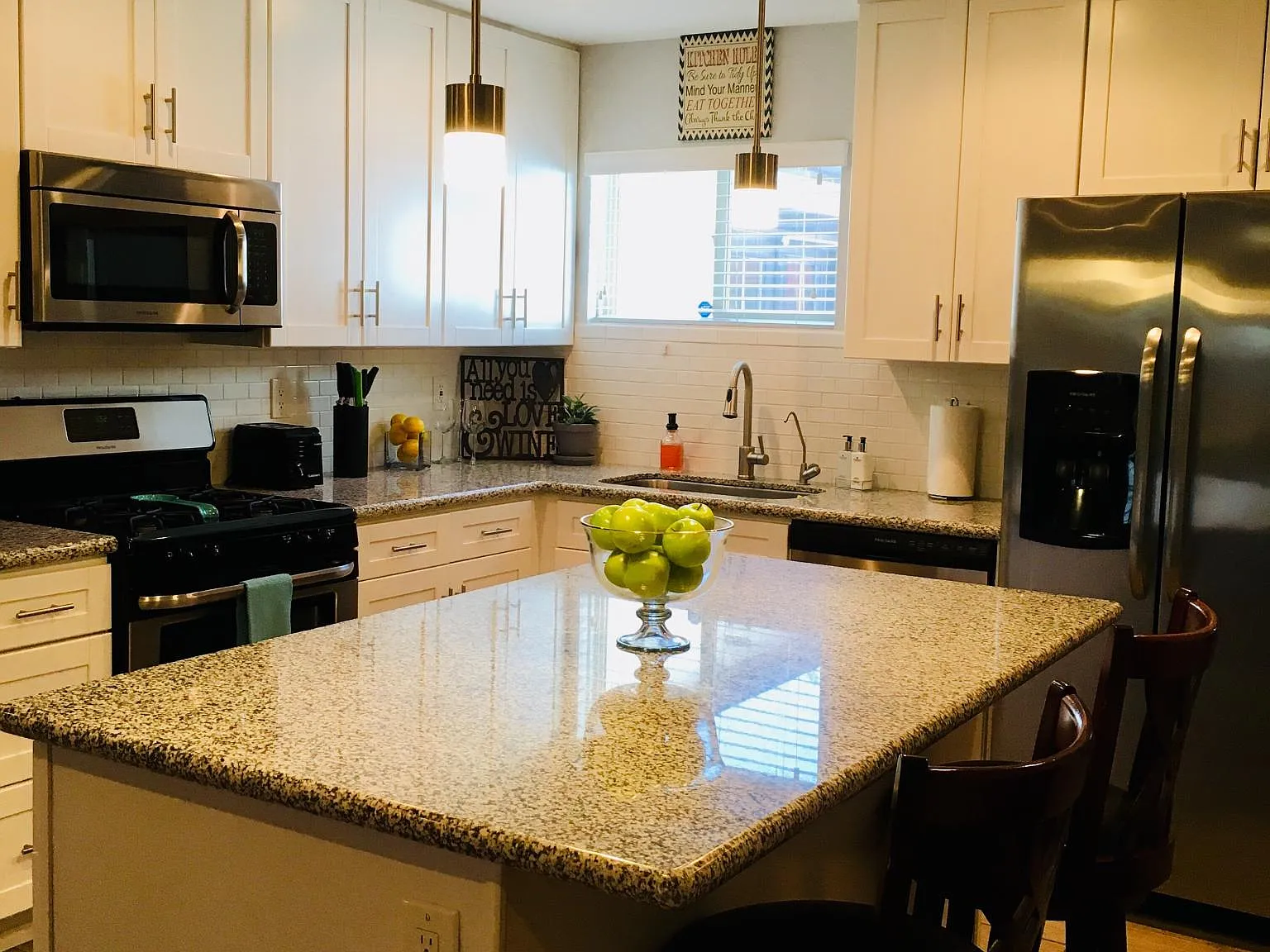 1218 E Minnezona Ave — Photo 4