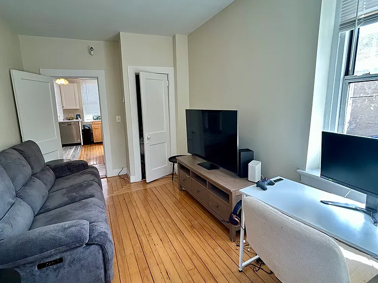 378 Thames St #6 — Photo 6
