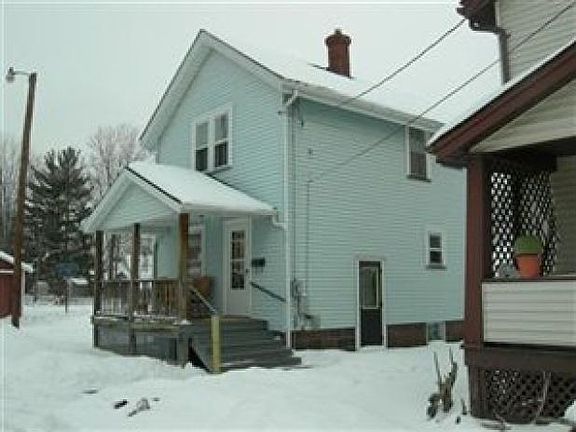 3rd image of 832 Utica Ct NW