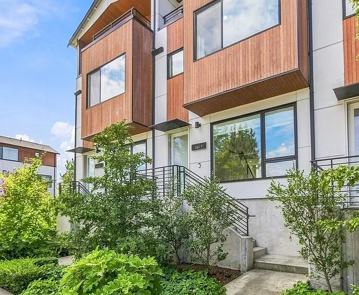 3819 S Cloverdale St — Photo 1