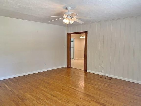 3rd image of 1023 W Alden Ave