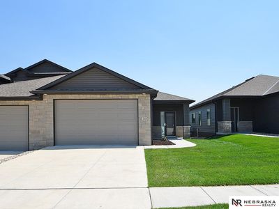 248 Half Moon Dr, Lincoln, NE, 68527