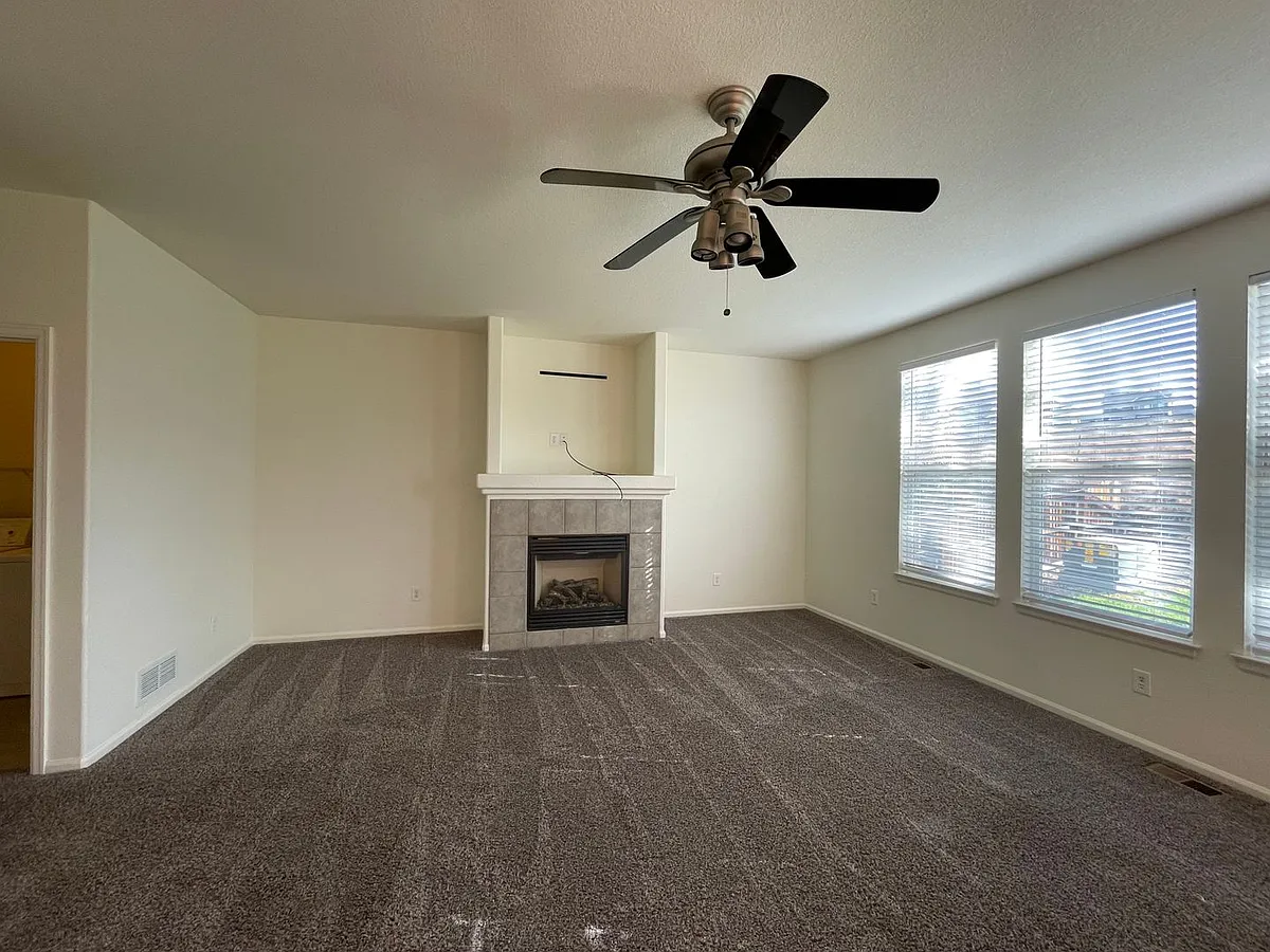 Building Photo - 247 Bonanza Dr