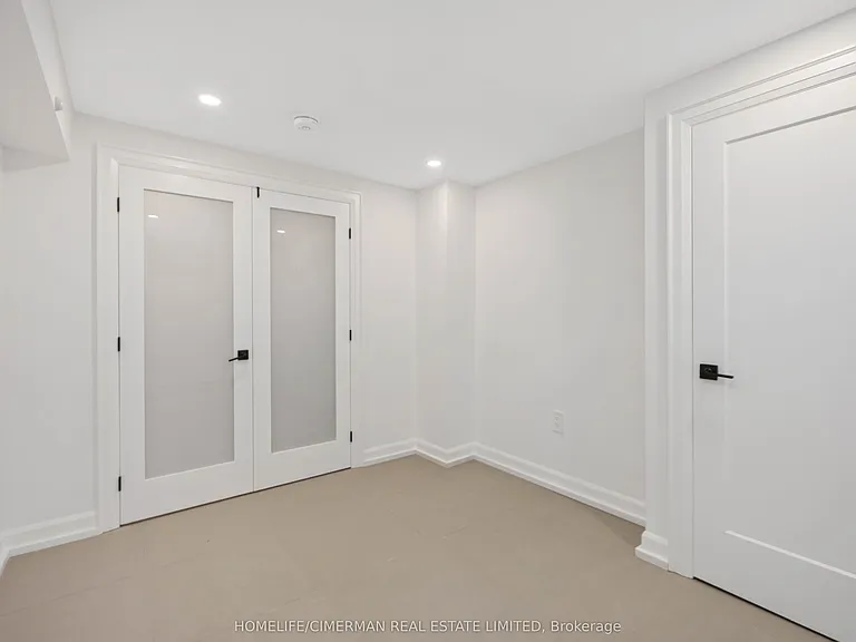 861 Ossington Ave #LOWER — Photo 23