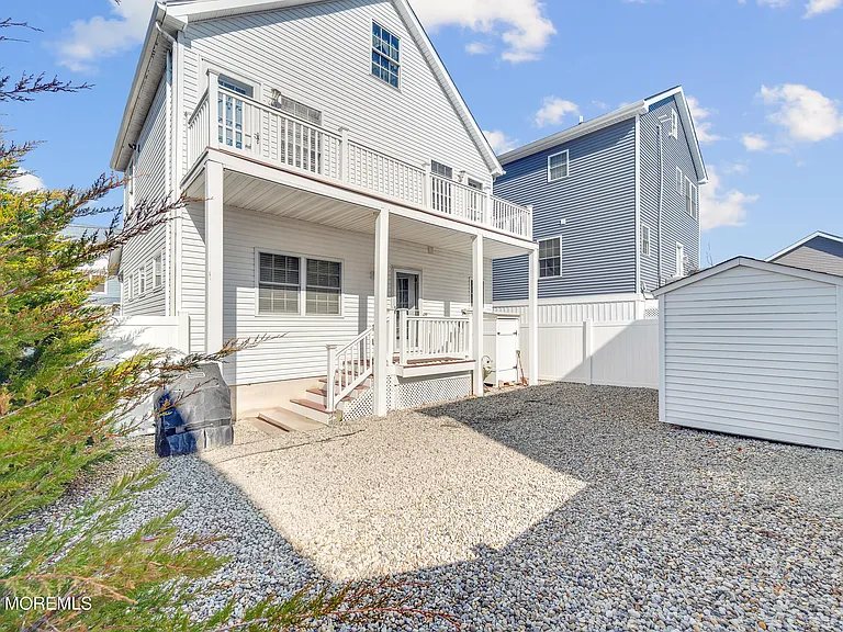 8 Nichols Ave — Photo 21