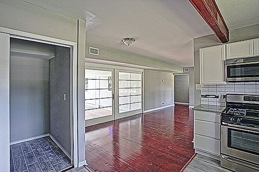 4th image of 704 Shadwell Dr