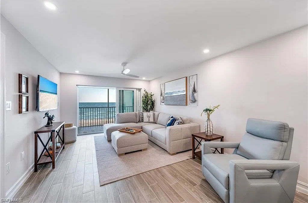 2 bed, 2.0 bath, 1058 sqft, $8,200 — Photo 3