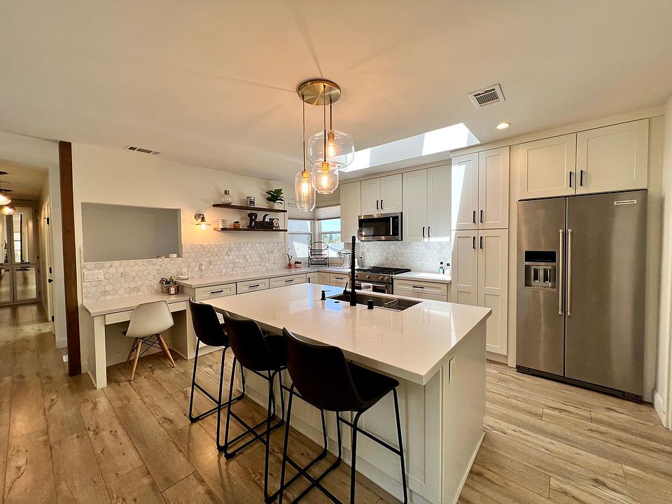 1st image of 10 Quinta Vista Dr