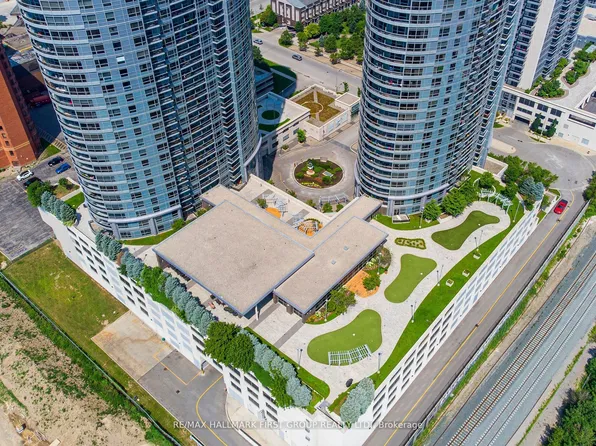 125 Village Green Sq, Toronto, ON