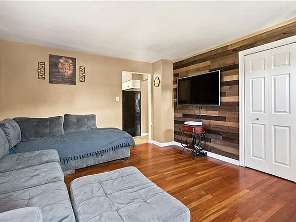 5th image of 148 Washington Blvd