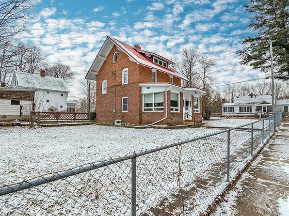 4 Virginia St, Saranac Lake, NY 12983