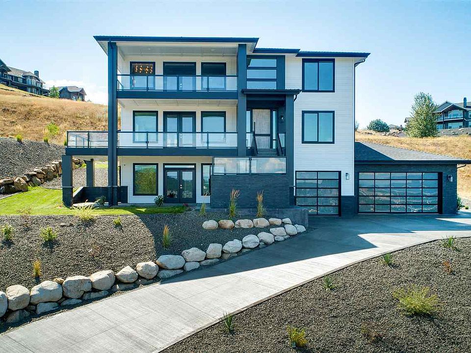 1st image of 40 N Holiday Hills Dr