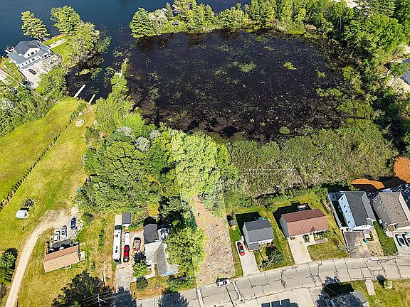 4th image of 16 Black Point Rd