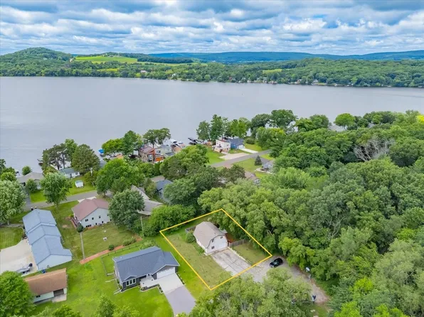 N3387 Deer Path Rd, Poynette, WI 53955