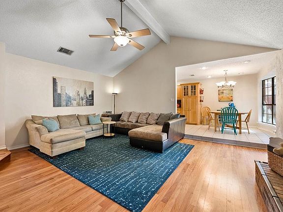 4th image of 2308 Oakwood Ln