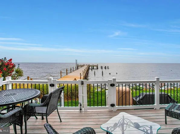 8649 Baywalk Sq, Chesapeake Beach, MD 20732