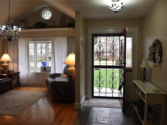 4th image of 5313 Pine Grove Ave