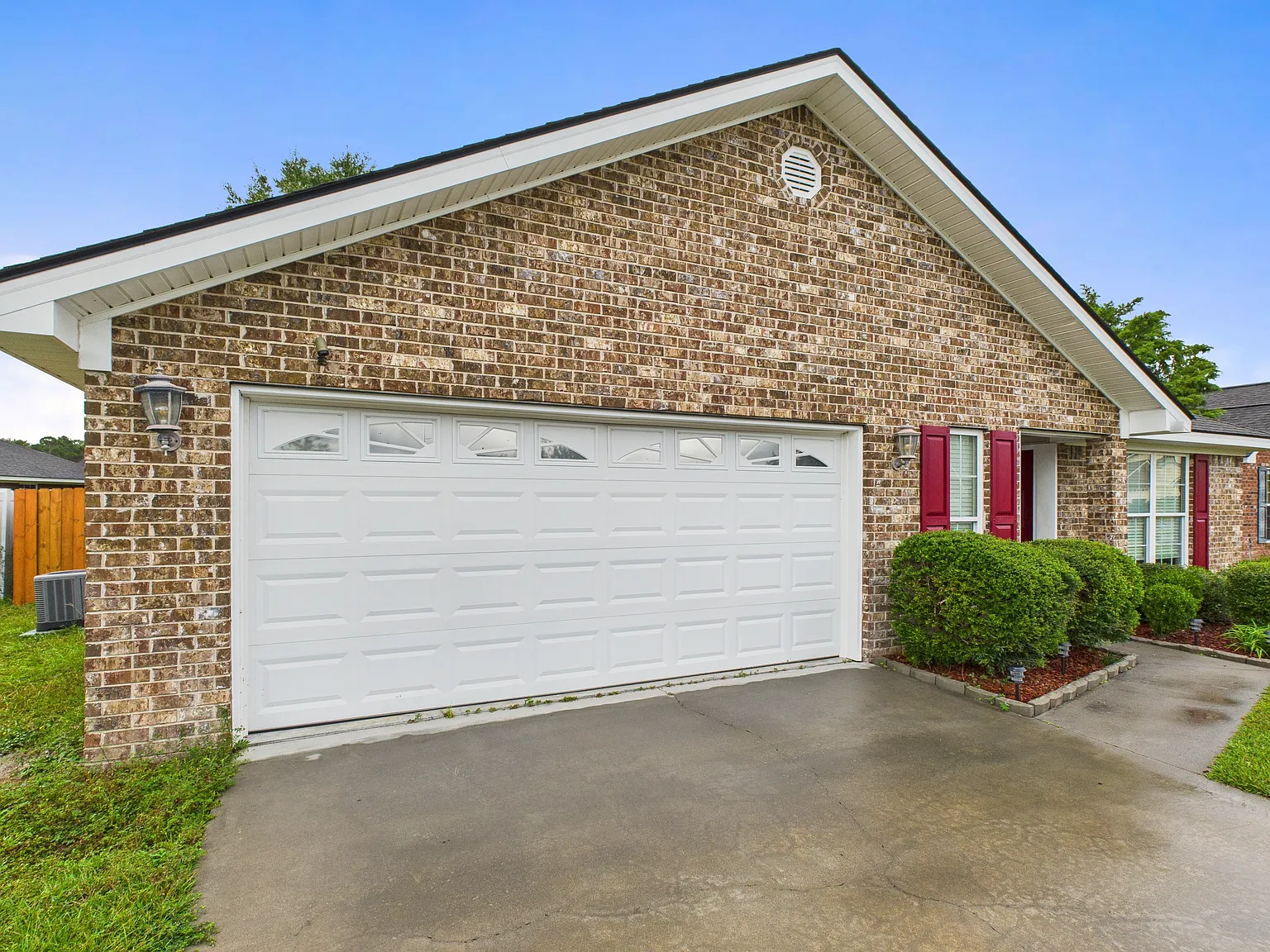 3 bed, 1360 sqft, $1,950 — Photo 3